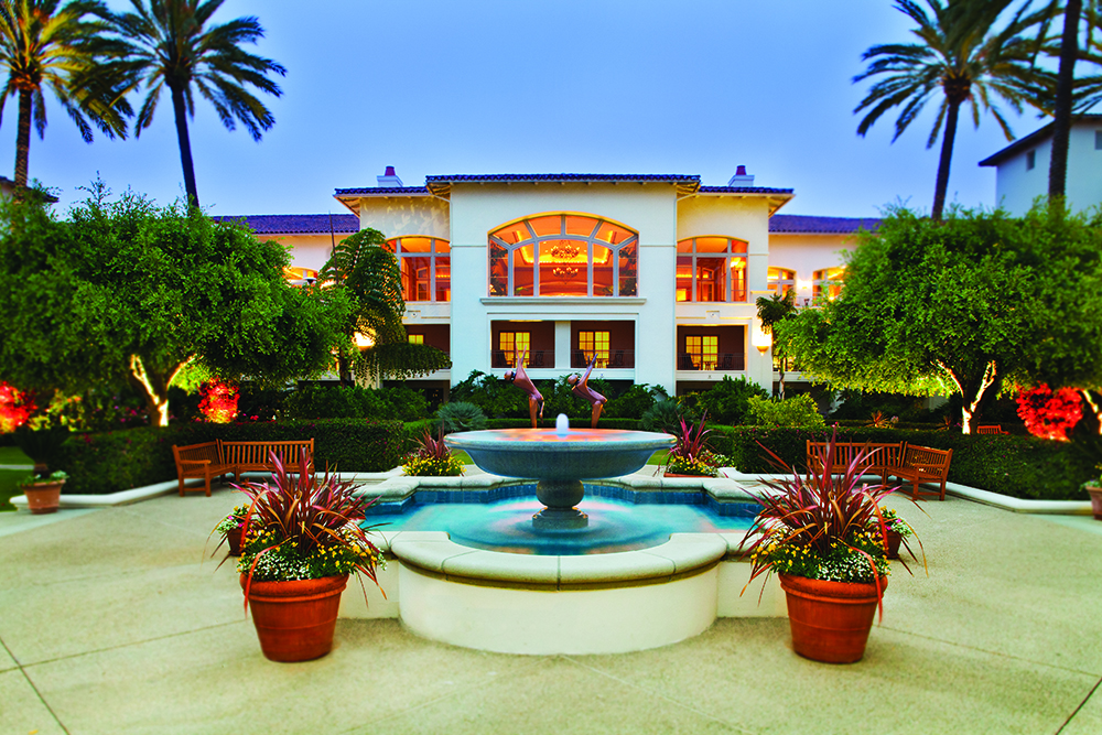 hyatt_hbm_park_sanpa_03_SANPA_P278_Exterior_Palm_Courtyard_Fountain_70576