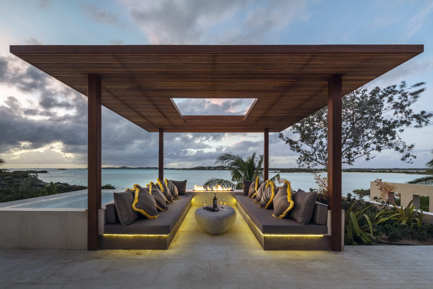 Serruys Residence: Architectural renovation and interior decoration of a seaside villa, Location: Providenciales; Turks & Caicos Islands, Designer: Domino Crreative