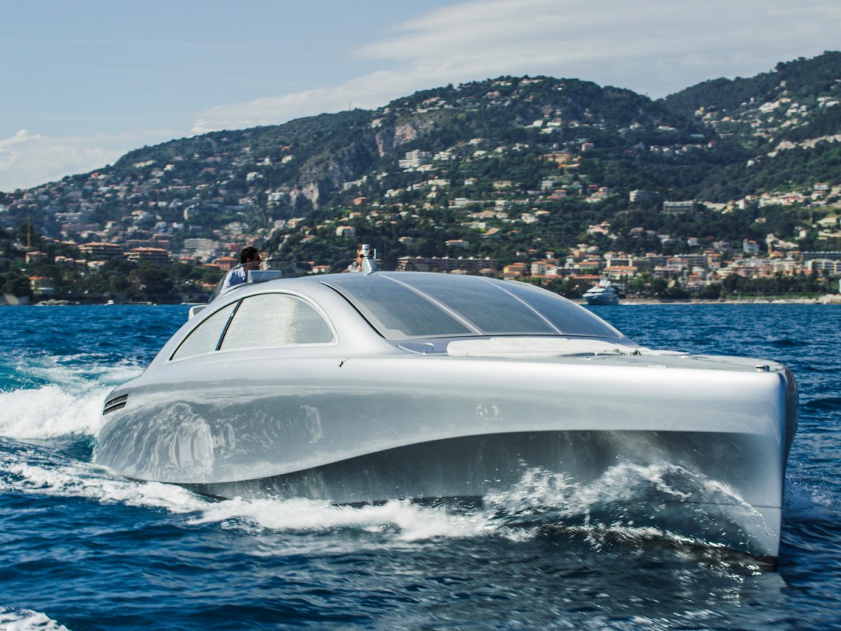 its-large-side-windows-can-retract-and-the-windscreen-can-be-raised-so-that-passengers-can-sit-inside-the-boat-while-enjoying-surrounding-views-while-at-sea