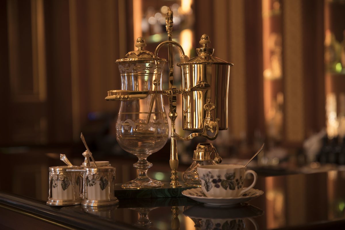 Royal Paris: A 24k Gold Coffee Maker Bringing Back the Siphon System