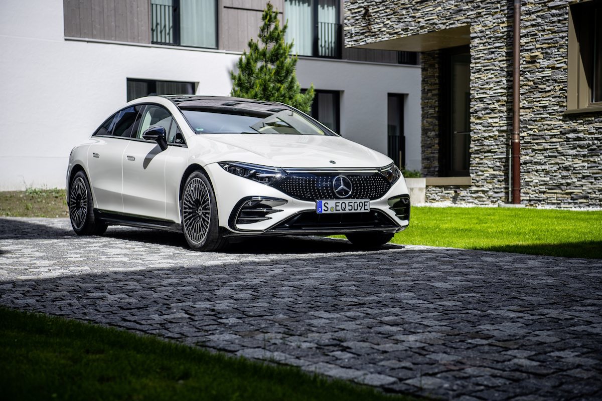 Battery-Powered Benz: The Electrified Elegance of Mercedes’ EQS 580