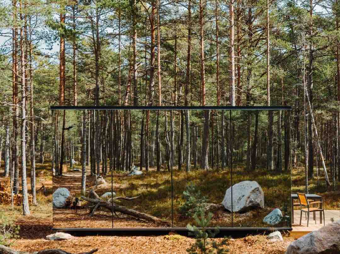 Relax and Reflect: Mirrors Make These Cabins “Disappear” Into Nature