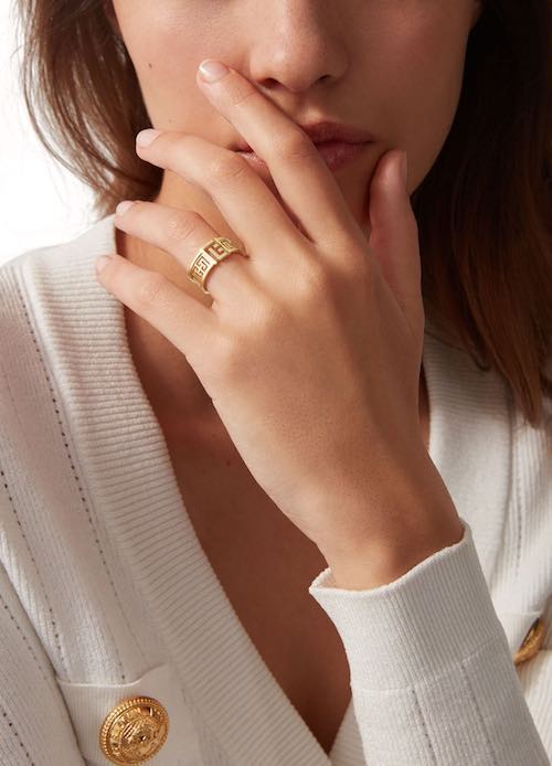 drivende skrå Bloom Shine On: Styling Gold Jewelry to Fit Your Outfit's Aesthetic