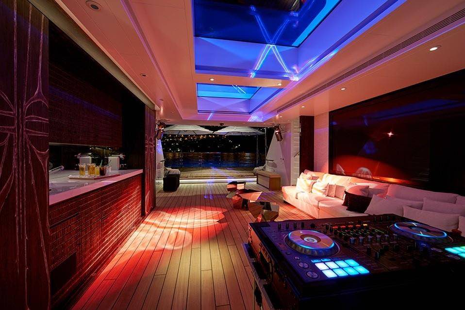 interior bernard arnault yacht