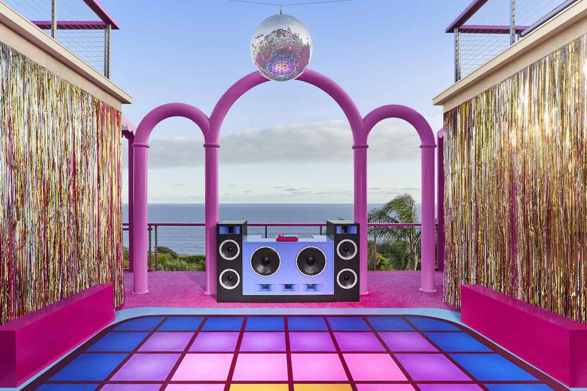 <img src="barbie Malibu Dream House disco floor" alt="Malibu DreamHouse outside disco">