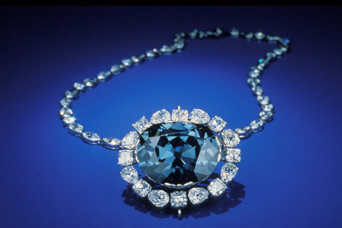 Shloka Mehta owns a ₹450 crore diamond necklace; full details of this SUPER  EXPENSIVE jewellery
