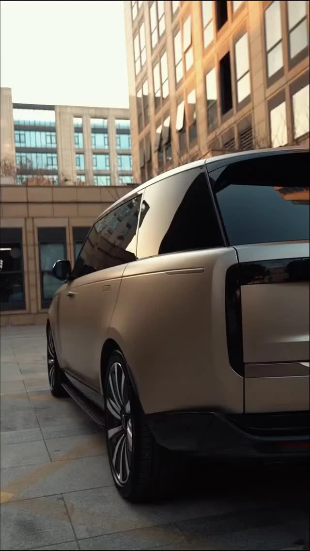 Range Rover is the Gold Standard. 

🎥 @orcarstv

#JetsetMagazine #RangeRover #RangeRoverP615 #GoldStandard #LuxuryDriving #LuxuryLifestyle #luxuryvehicles